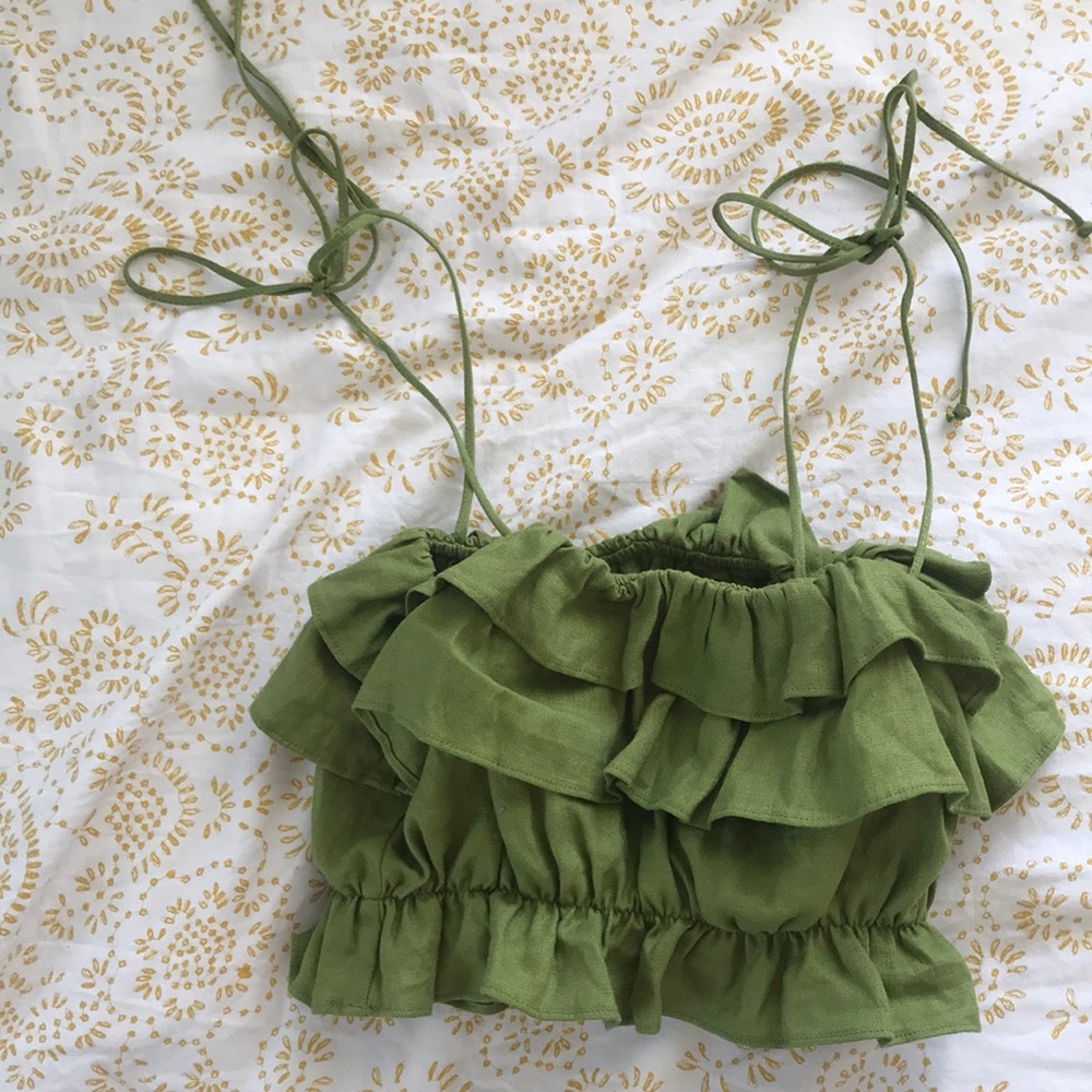 Adjustable string tie top